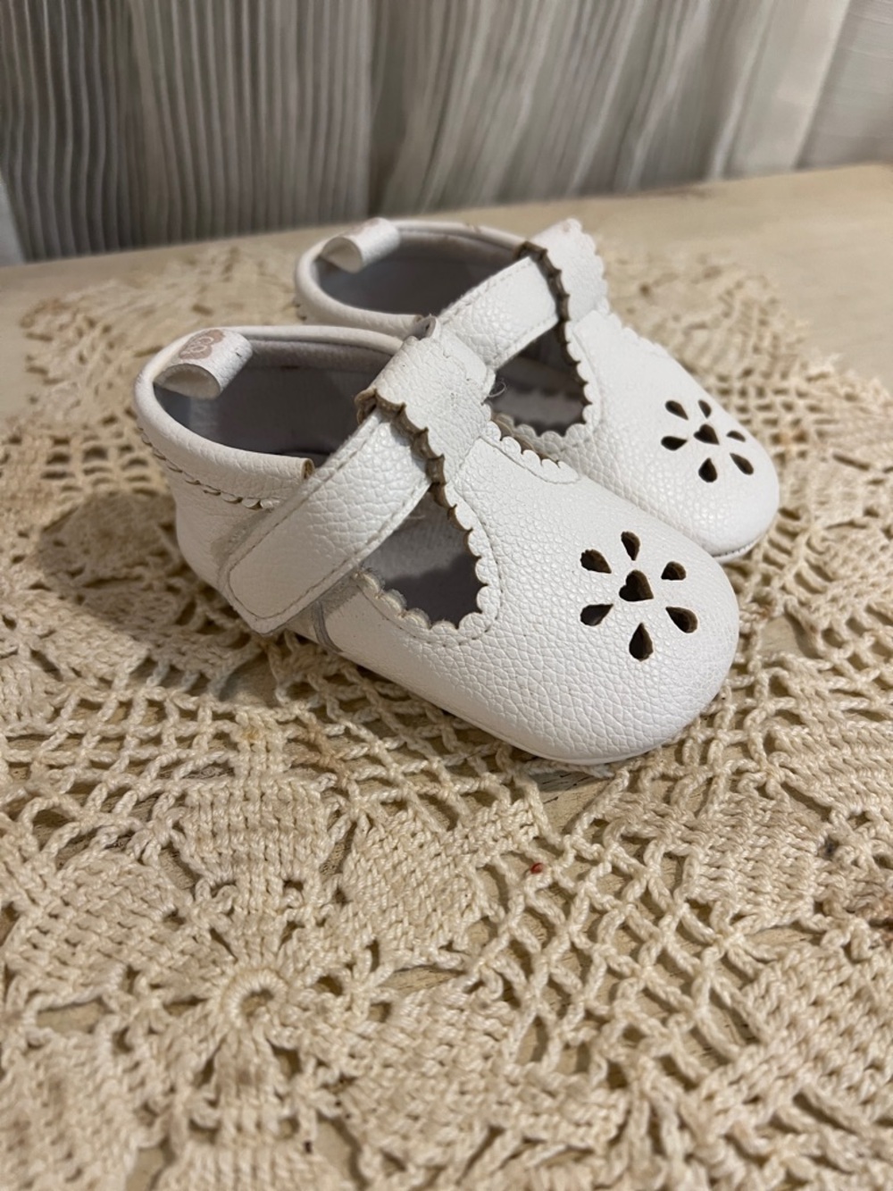 Stepping Stones White Baby Mary Jane Shoes Size 3 Infant Floral Cutout